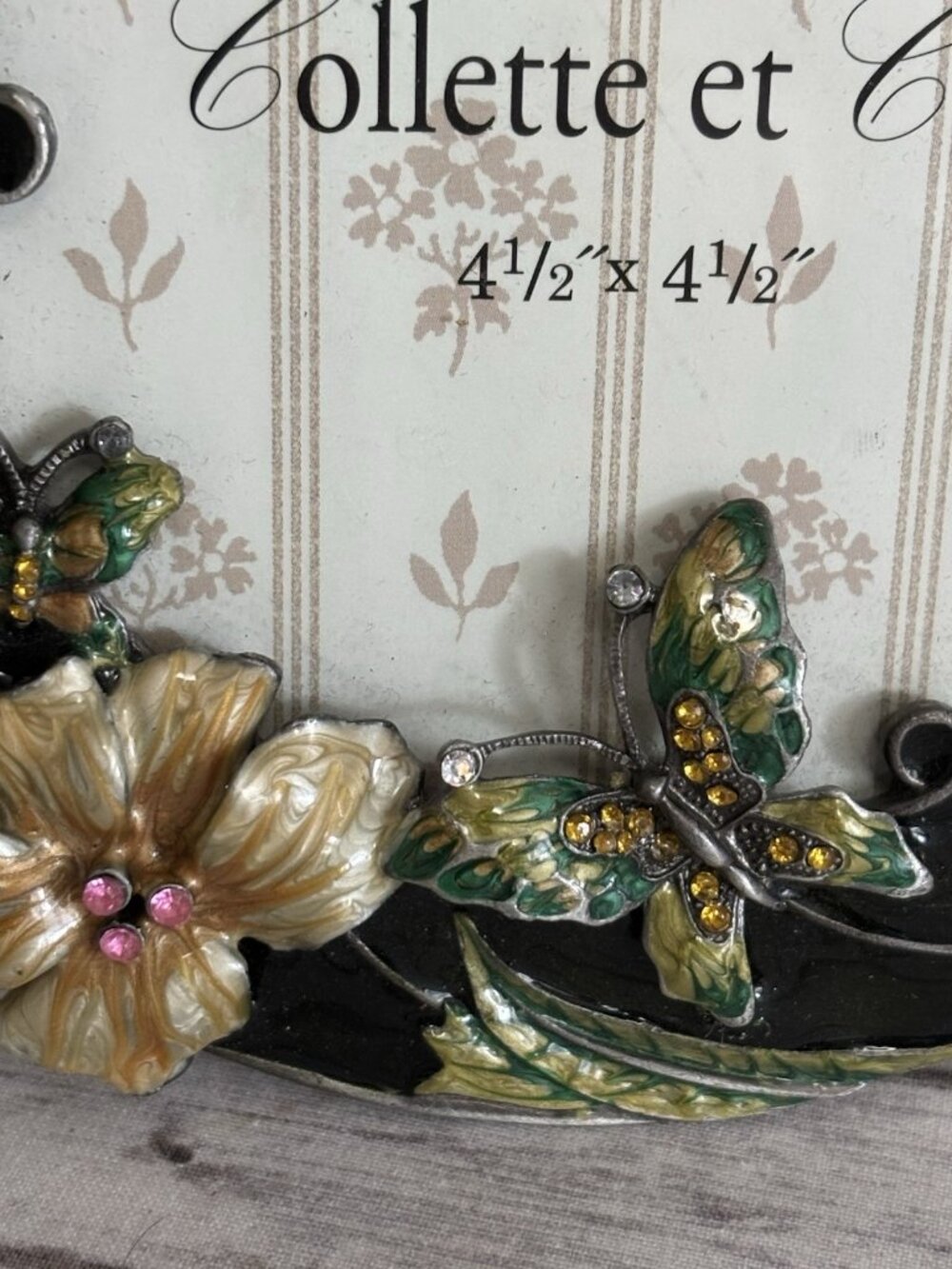 Collette et Cie Genuine Crystal Picture Frame 3D Butterfly Flowers Round Small - Picture 3 of 9